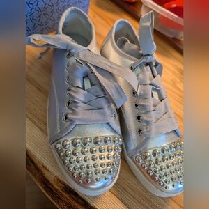 NWT Simply Vera By Vera Wang Silver Studded Women's Sneakers